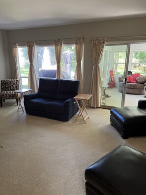 Smart TV, fireplace, DVD player