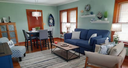 Sleeps 6, + 2 in Basement, Super Clean, Long Driveway, Fenced Yard w/Fire Pit