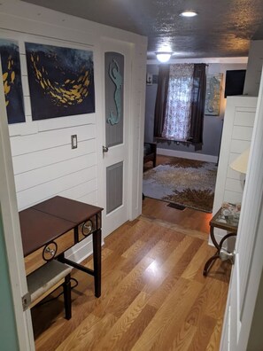 Interior - Entire House Close to BEACH- Quiet-Spacious-Pool (Panama City)