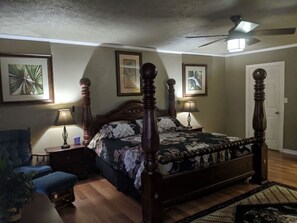 Room - Entire House Close to BEACH- Quiet-Spacious-Pool (Panama City)