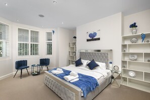 3 soverom, safe på rommet, skrivebord og strykejern/-brett