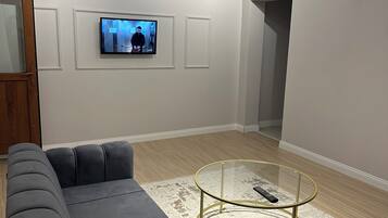 Minibar, skrivebord, strykejern/-brett og wi-fi (inkludert)