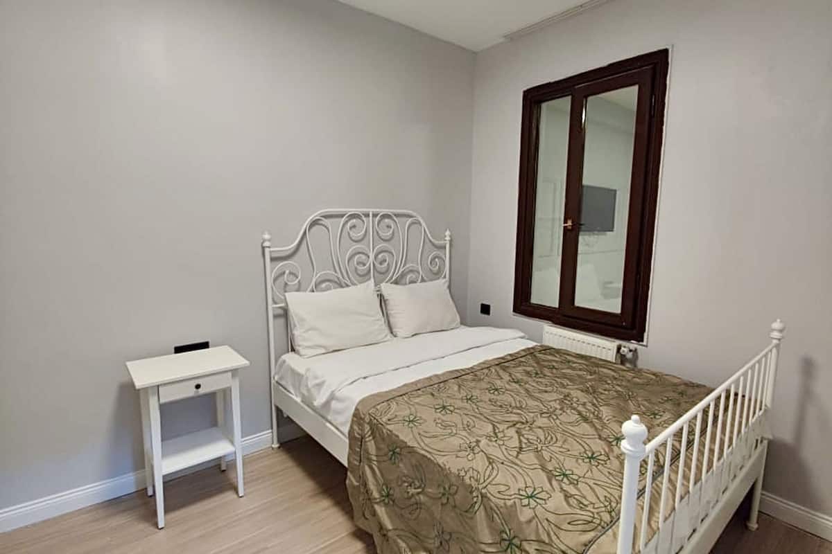 Economy Condo, Annex Building