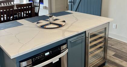 Possum Kingdom Lake Luxury, Upgraded Lakefront Condo w Breathtaking Water View