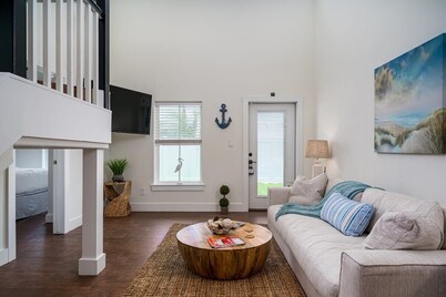 Coastal Chic Villa #2- Comfortable King Beds