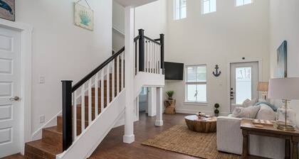 Coastal Chic Villa #2- Comfortable King Beds