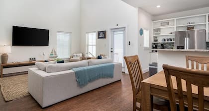 Coastal Chic Villa #5 - Comfortable King Beds