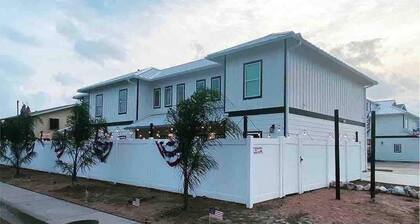 Coastal Chic Villa #5 - Comfortable King Beds