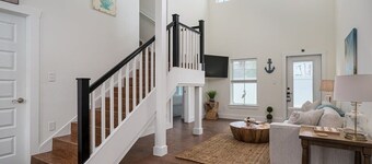Coastal Chic Villa #1- Comfortable King Beds