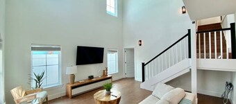 Coastal Chic Villa #4 - Comfortable King Beds