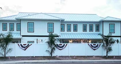 Coastal Chic Villa #4 - Comfortable King Beds