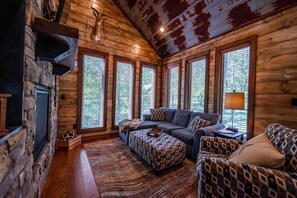 Televisión y chimenea 