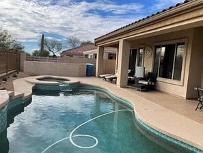 Piscina all'aperto, una piscina riscaldata