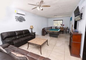 Smart TV, fireplace, stereo