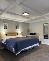 Cortinas blackout, tabla de planchar con plancha y wifi gratis 