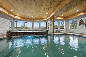 屋内プール、温水プール