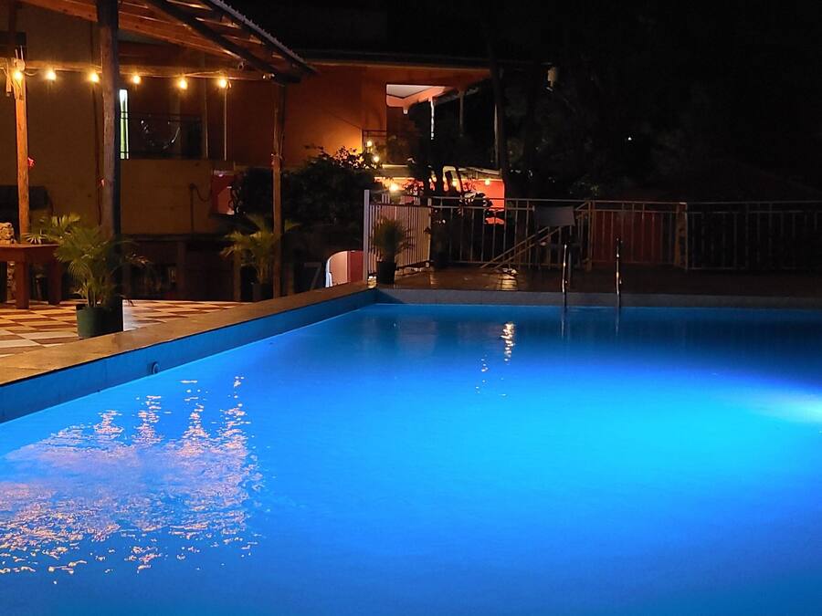 حمّام سباحة خارجي