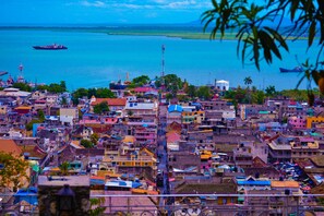 Superior Room, Sea View | Kalis bunyi, seterika/papan seterika, Wi-fi percuma, cadar katil 