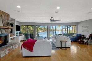 Smart TV, fireplace, DVD player