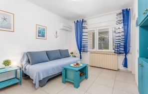 2 bedrooms, free WiFi, bed sheets - 2 bedroom cozy apartment in Malinska (Malinska)