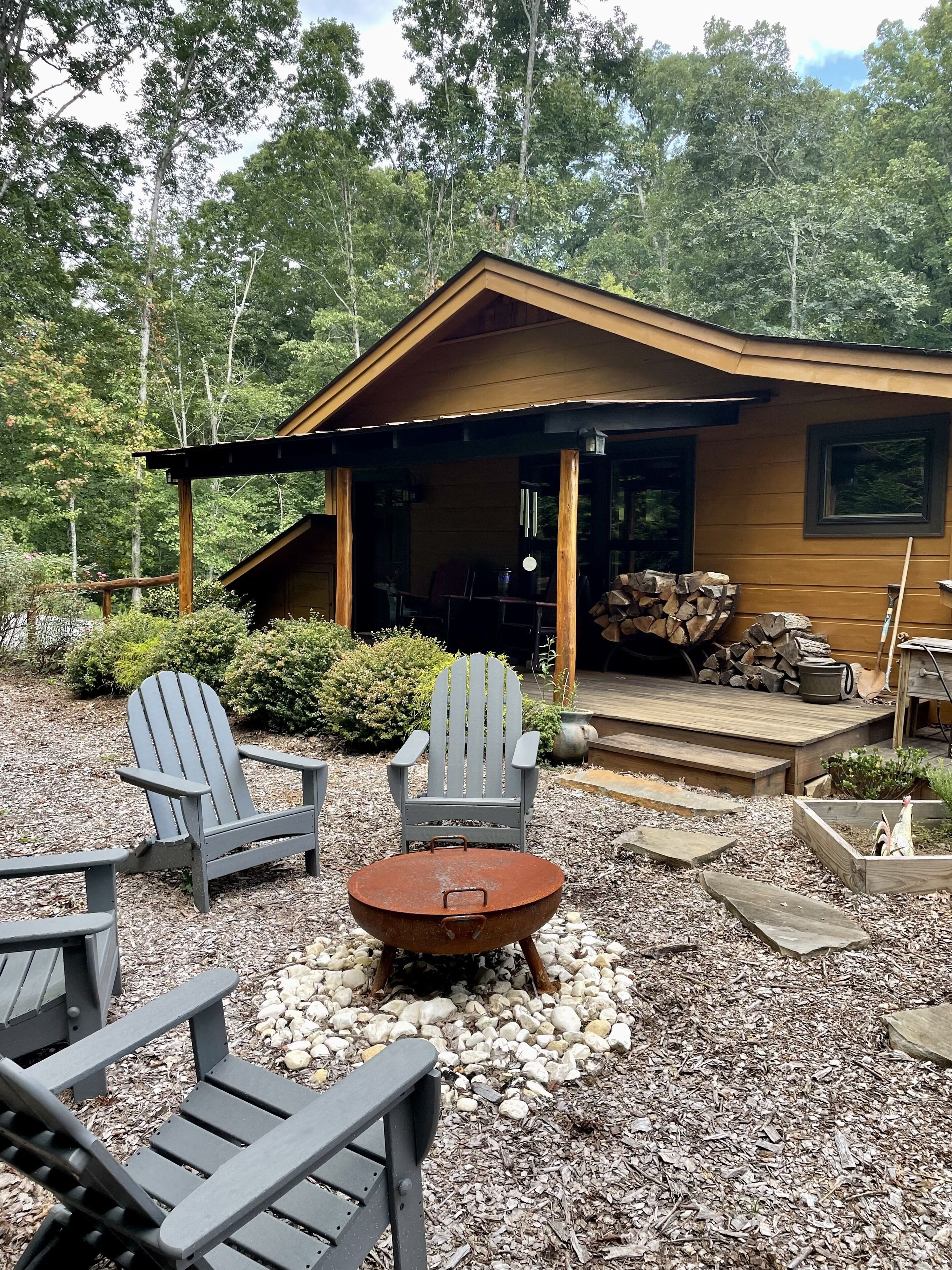 Cozy guesthouse with beautiful Mountain View near the Tallulah River.