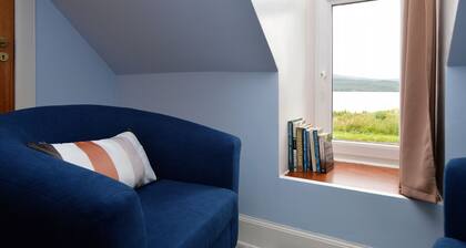 Chapelton Cottage by Loch Fyne, picturesque location