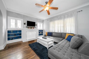 Smart TV, fireplace - Cozy Home Walkable to Everything GR Has to Offer! (Grand Rapids)