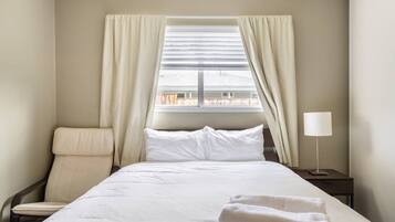 3 bedrooms, desk, iron/ironing board, free WiFi