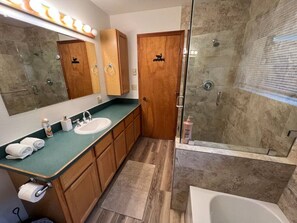 Secador de pelo y toallas