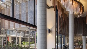 A spacious lobby with high ceilings, large windows, and modern seating. - Vibe Hotel Adelaide (Adelaide)