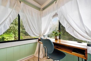 Interior - Adorable Cottage w/ Jungle & Mountain Vibes (Holualoa)