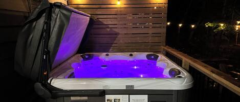 Tina de hidromasaje al aire libre