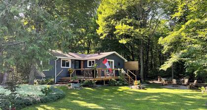 Northern Cottage with Hot Tub, Trent Lakes