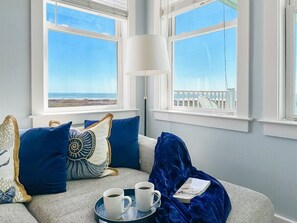 Smart TV, ping pong, stereo