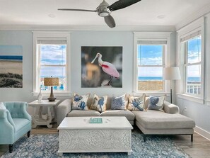 Téléviseur connecté, table de ping-pong, chaîne audio