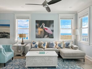 Smart TV, ping pong, stereo