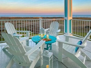 Property grounds - Luxury Renovated Beachfront Oasis (Galveston)