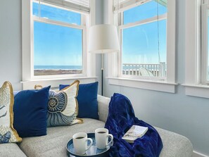 Smart TV, ping pong, stereo