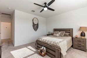 3 bedrooms, desk, free WiFi - 45% Off Elf On The Shelf Prices! Come Call This House, Home For The Holidays! (Buckeye)