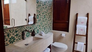 Casa Cuatro | Bathroom