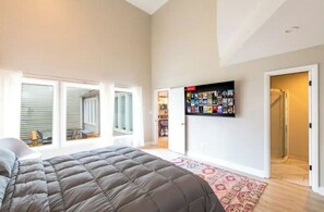 6 bedrooms, in-room safe, desk, iron/ironing board