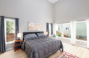 6 Schlafzimmer, Zimmersafe, Schreibtisch, Bügeleisen/Bügelbrett