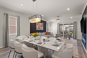 Family dining - Pelican Large Pool Home in Orlando (Kissimmee)