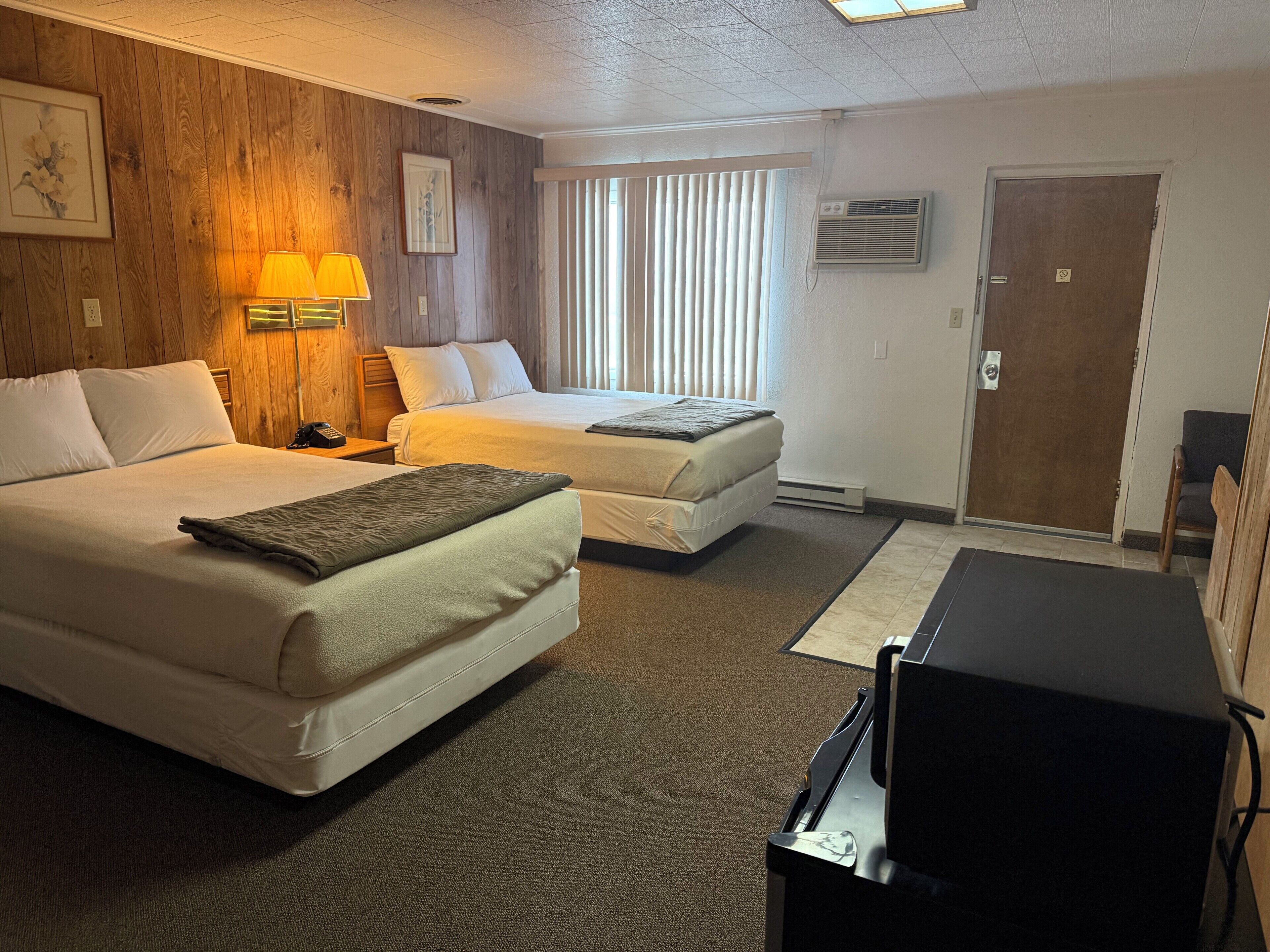 Family Double Room Single Use | Iron/ironing board, free WiFi, bed sheets