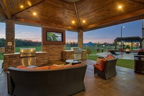 Terrace/patio - Studio | Free Breakfast. Indoor Pool (Longview)