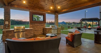 Studio | Free Breakfast. Indoor Pool & Hot Tub