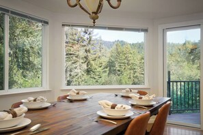 Dining - Tariff Discount:Spa |Fire Pit | Putting Green (Forestville)