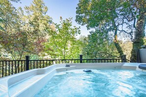 Outdoor spa tub - Tariff Discount:Spa |Fire Pit | Putting Green (Forestville)