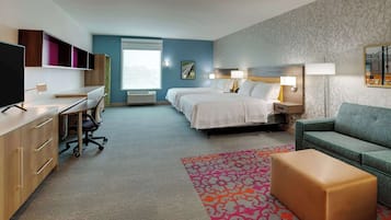 Suite studio, 2 grands lits, accessible aux personnes à mobilité réduite (Roll-In Shower) | Aire de séjour