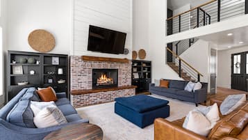 TV connectée, cheminée, jeux vidéo